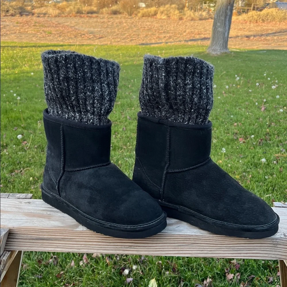 Lamo sweater top black leather boots. EUC size 8